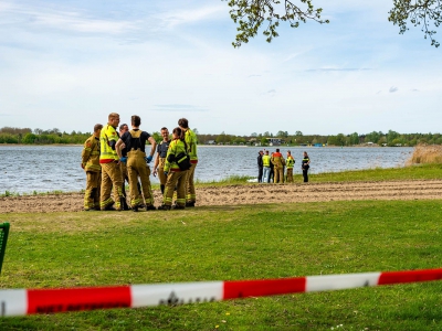 Overleden persoon uit het water gehaald langs de Palmbosweg in Ermelo