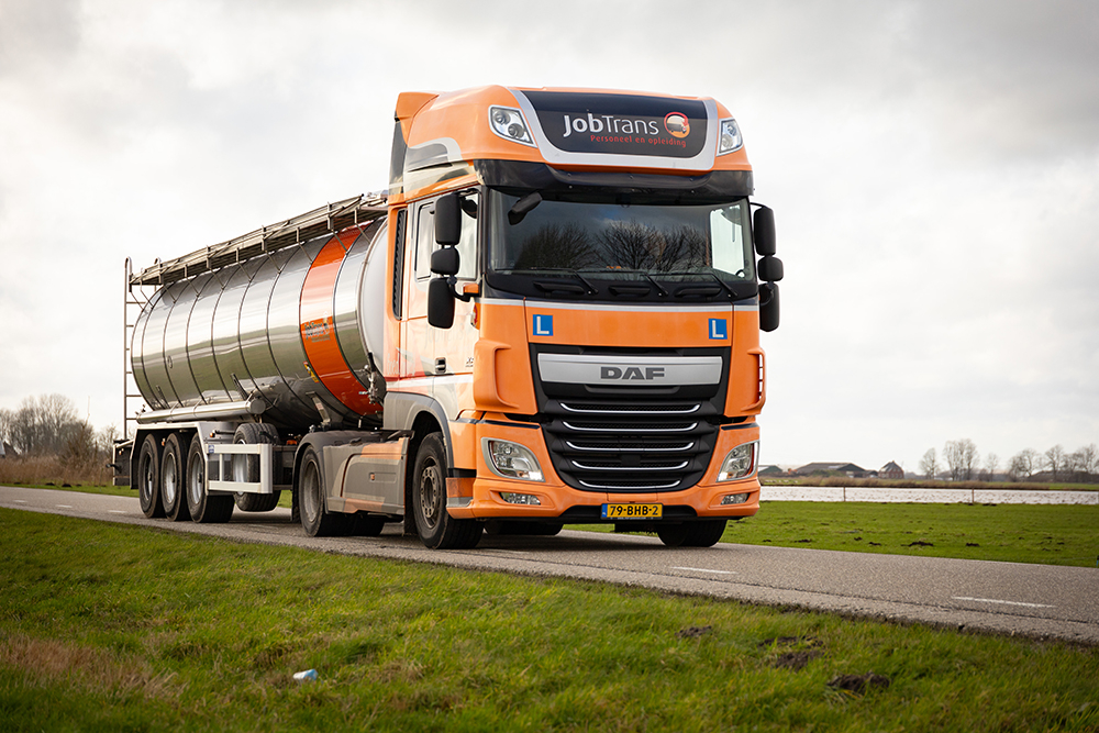 JobTrans lanceert innovatieve baantraining met (anti)kanteltrailer