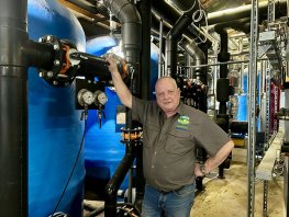 Volkert van Walstijn viert 45-jarig jubileum bij Bosbad Putten