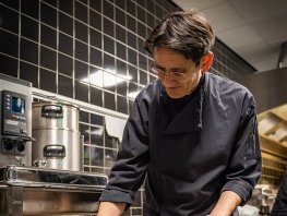 Medisch specialisten serveren sterrenmenu tijdens benefiet-galadiner voor stichting Vrienden van St Jansdal