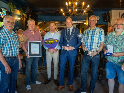 Nederlandse Wyandotte club ontvangt Koninklijke Erepenning