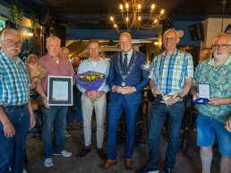 Nederlandse Wyandotte club ontvangt Koninklijke Erepenning