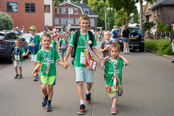 Intocht Avondvierdaagse Ermelo 2025 1