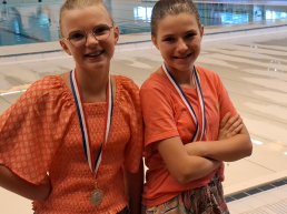 Zilveren medaille voor synchroonzwemmers van zwemvereniging ZEW