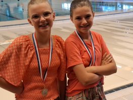 Zilveren medaille voor synchroonzwemmers van zwemvereniging ZEW