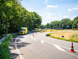 Motorrijder hard ten val op afrit A28 bij Ermelo slachtoffer naar ziekenhuis