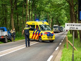 Automobilist raakt onwel en rijdt hekwerk omver in Harderwijk