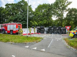 19-jarige jongen uit Ermelo bij zwaar ongeval in Uddel omgekomen: vrachtwagen belandt op bestelbus