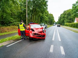 Twee auto’s botsen op Putterweg in Ermelo, bestuurder naar ziekenhuis
