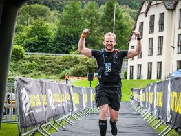Laatste eindsprint voor Miles for Miracles: Jos Stijkel klaar voor Ironman ter nagedachtenis aan jeugdvriend Arjan