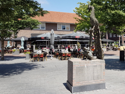 Verkiezingsmarkt Tweede Kamer 2025 op het Pauwenplein in Ermelo