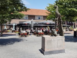Verkiezingsmarkt Tweede Kamer 2025 op het Pauwenplein in Ermelo