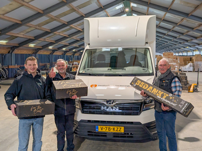 OrigineelPakket.nl en relaties doneren kerstpakketten aan de Voedselbank