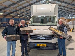 OrigineelPakket.nl en relaties doneren kerstpakketten aan de Voedselbank