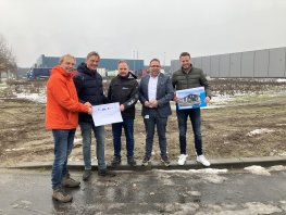 Laatste kavel Veldzicht Noord officieel verkocht tijdens tekenmoment op locatie