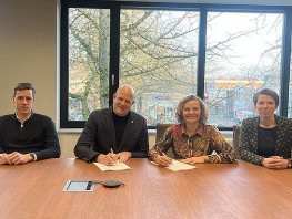 Handtekening voor 32 duurzame huurwoningen aan de Gelreweg in Ermelo