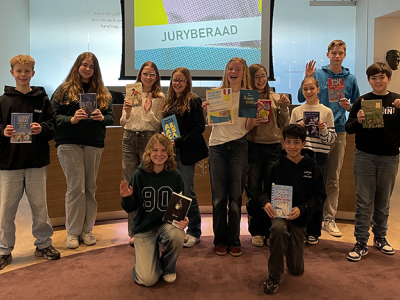 Jasmijn Corporaal uit Nunspeet wint de regiofinale Read2Me! in Harderwijk