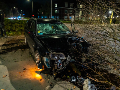 Automobilist onder invloed rijdt over rotonde en vlucht in Ermelo