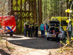 Overleden persoon aangetroffen bij bostoren in Putten