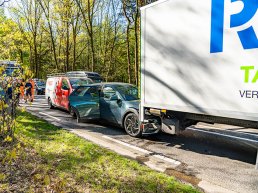 Vertraging op N302 bij Harderwijk na kop-staartbotsing met drie voertuigen 