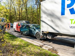 Vertraging op N302 bij Harderwijk na kop-staartbotsing met drie voertuigen 