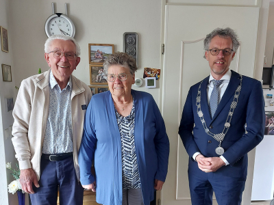 Echtpaar Dorgelo 65 jaar getrouwd