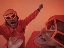 Nieuwe Hit In Alle Staten van Mannen in de olie gelanceerd ter ere van het Wereldkampioenschap Voetbal 2026