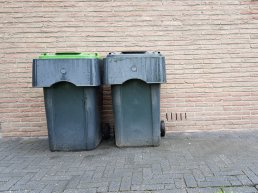 Vanwege hitte eerder ophalen van restafval en papier