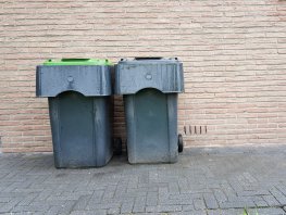 Vanwege hitte eerder ophalen van restafval en papier