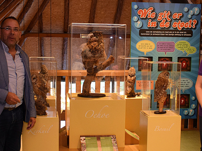 Uilenexpositie officieel geopend bij Stichting Schapedrift