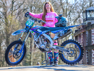 Oldebroekse Kaylee rijdt zich op Zwarte Cross naar podium naast wereld- en Europees kampioene