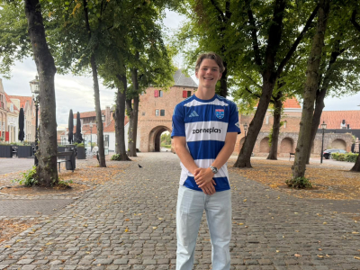 Gilles van der Wal (18) uit Harderwijk tekent eerste profcontract bij PEC Zwolle: &lsquo;Voelt soms als onwerkelijke droom&rsquo;