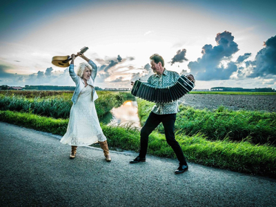 Leoni Jansen en Carel Kraayenhof melancholisch in de polder