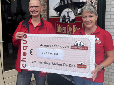 Mooie cheque van &euro; 3.650,- voor Molen De Koe