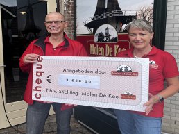Mooie cheque van &euro; 3.650,- voor Molen De Koe