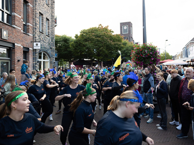 Ermelo kleurt op: eerste Nacht van de Pauw is een daverend succes