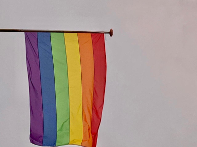 Progressief Ermelo deelt gratis regenboogvlaggen uit: 'Laat zien dat Ermelo w&eacute;l trots is op haar veelkleurigheid!'