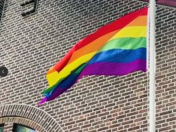 Regenboogvlag opnieuw gestolen bij Zendingskerk